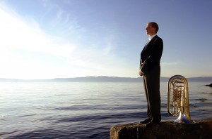 L’Orchestra di Valle Camonica con la tuba di Oystein Baadsvik